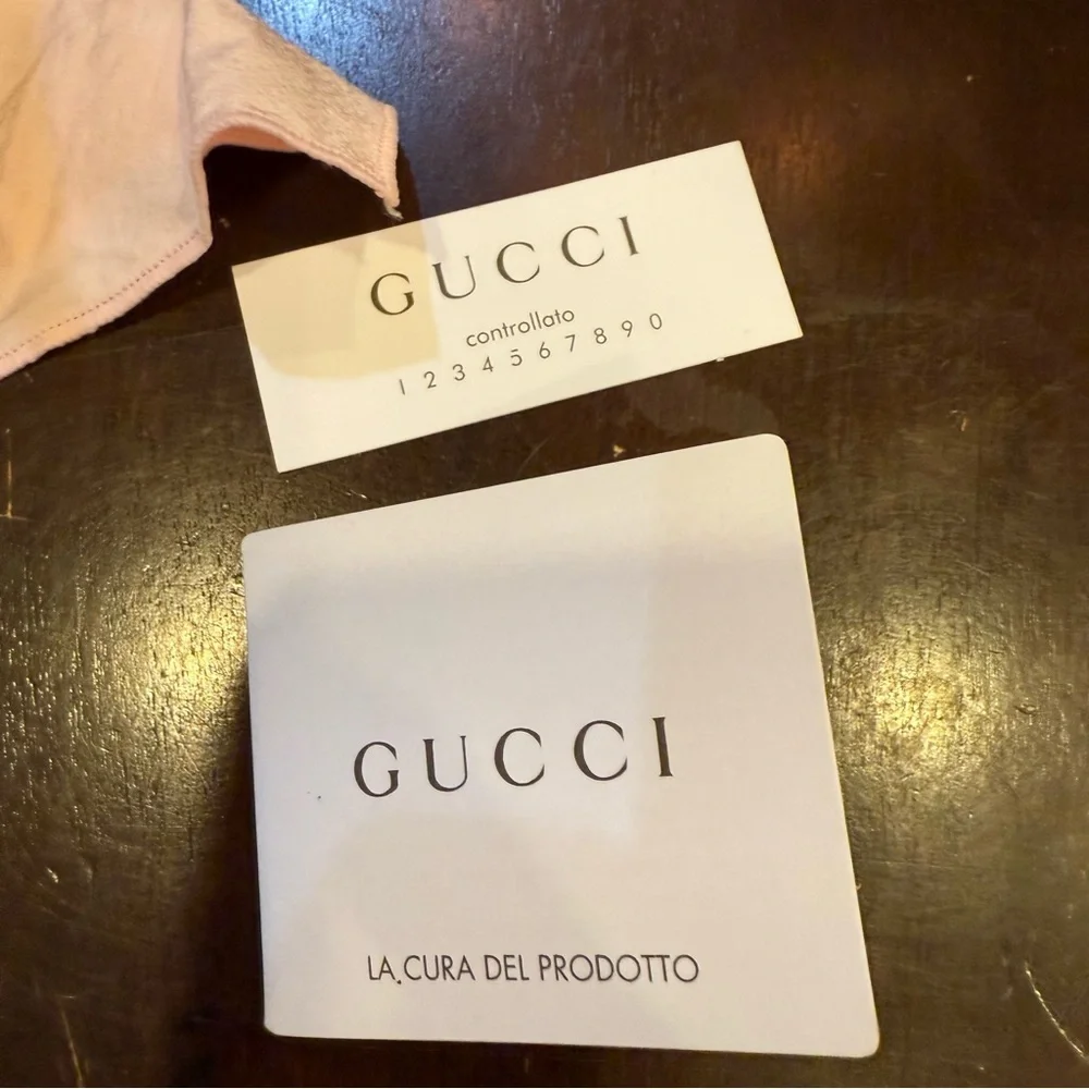 Gucci Men’s Black Leather Bi Fold Wallet Silver tone G Logo
